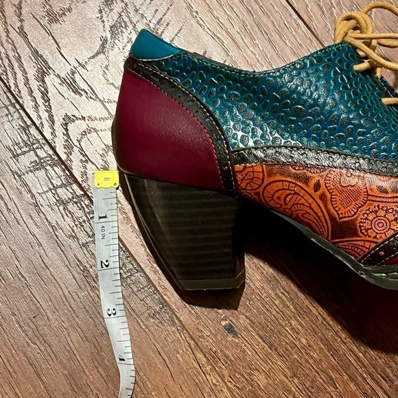 Bohemian bright patterned laced oxfords. Size 38 - Picture 11 of 11